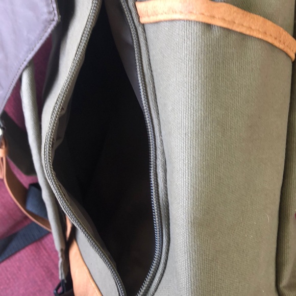 NWOT BACKPACK DESIGNER SHOE WAREHOUSE GREEN &BEIGE - Picture 6 of 6